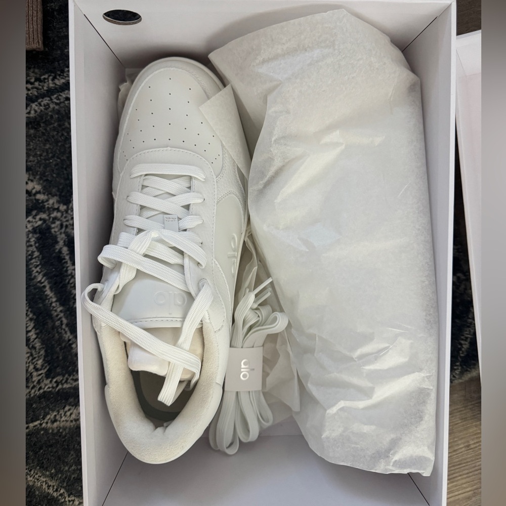 NIB Alo Recovery Mode Sneaker - Natural White/Gum - Picture 6 of 8